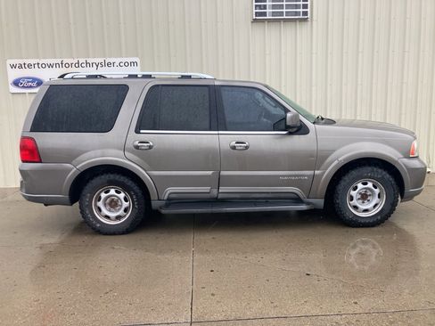 Used 2003 Lincoln Navigator 4WD image 1