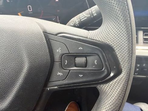 Used 2025 Chevrolet Trax LT FWD image 44