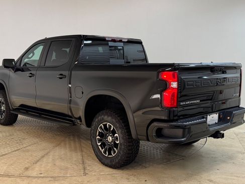 Used 2025 Chevrolet Silverado 1500 ZR2 w/ Technology Package image 3
