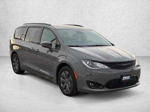 Used 2020 Chrysler Pacifica Limited w/ Advanced Safetytec Group FWD image 10