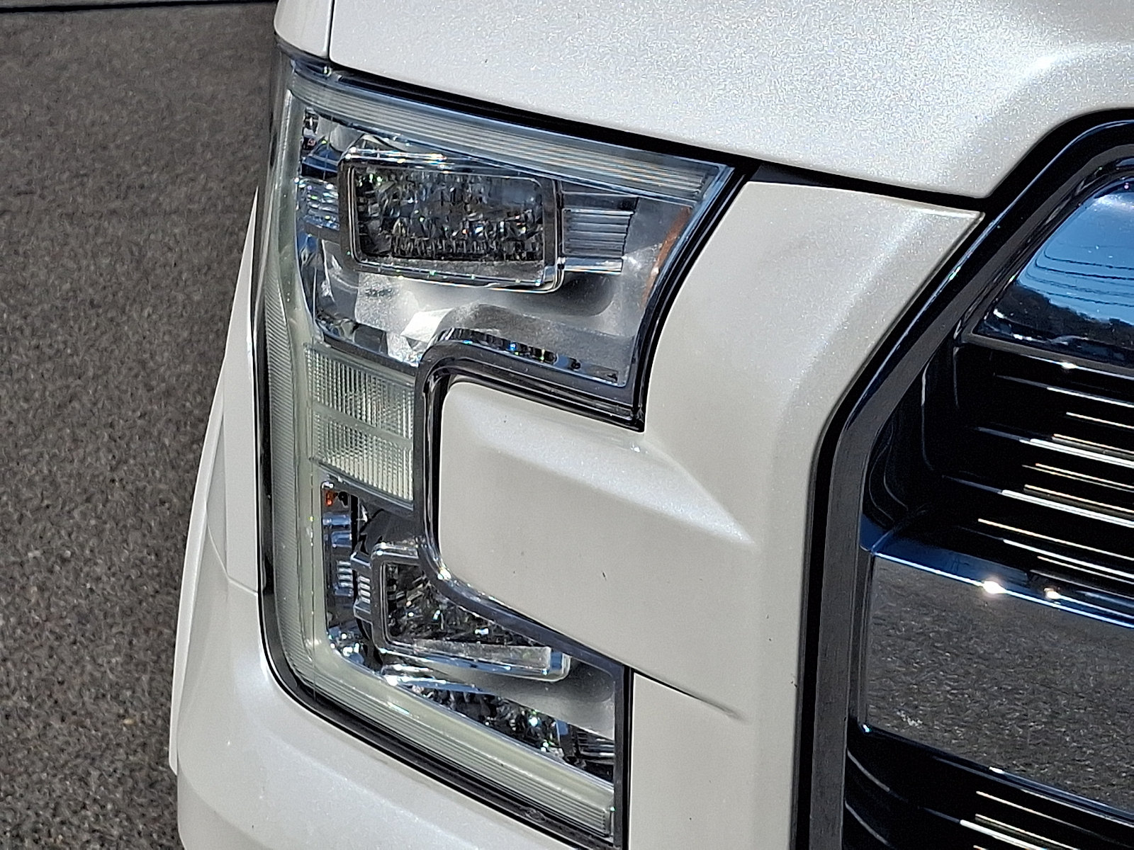Used 2017 Ford F150 Lariat w/ Equipment Group 502A Luxury AWD/4WD image 9
