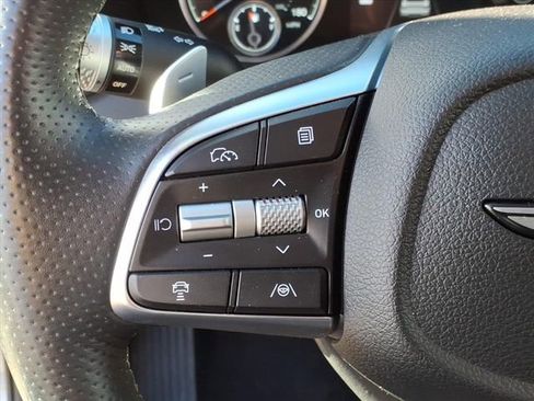 Used 2025 Genesis G70 2.5T image 21