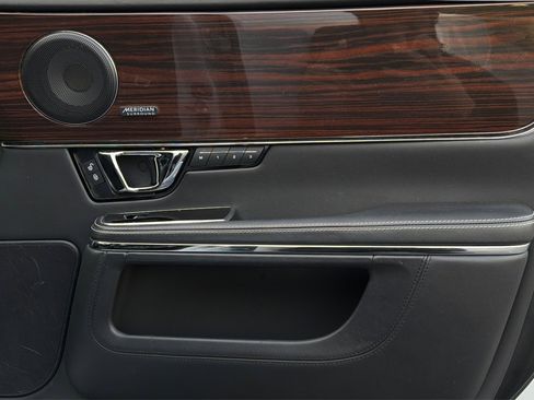 Used 2016 Jaguar XJ L Portfolio RWD image 17