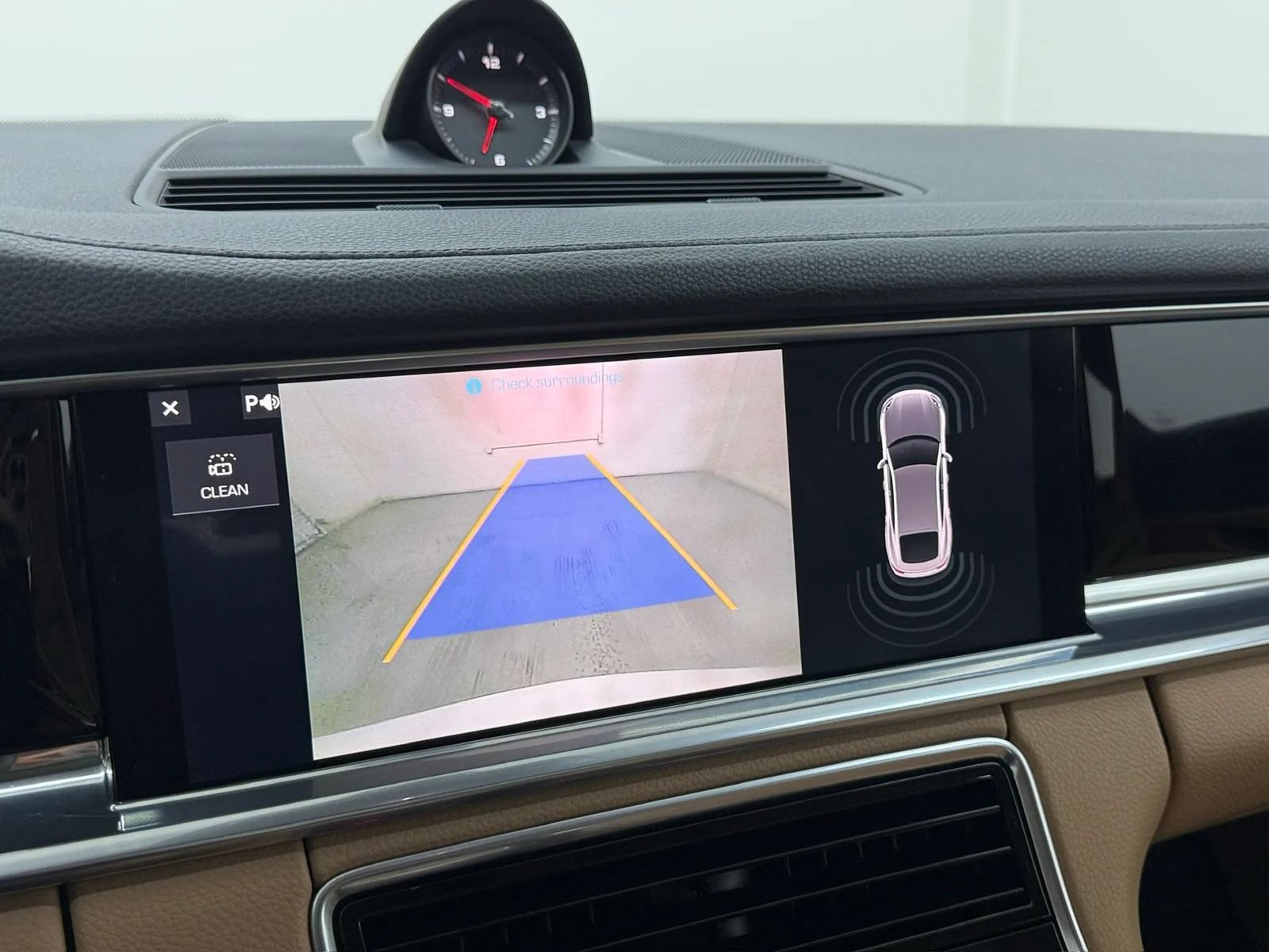 Used 2018 Porsche Panamera RWD image 26