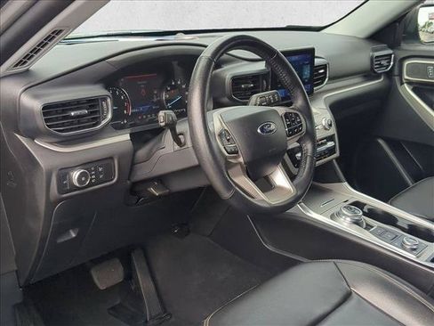 Used 2021 Ford Explorer XLT w/ Equipment Group 202A AWD/4WD image 10