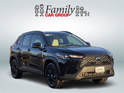 Used 2023 Toyota Corolla Cross LE image 2