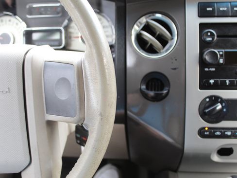 Used 2008 Ford Expedition XLT image 14