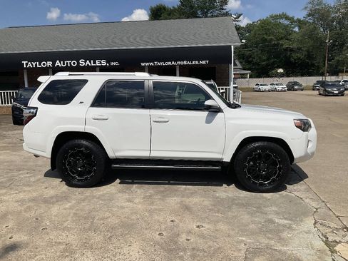 Used 2016 Toyota 4Runner SR5 RWD image 2