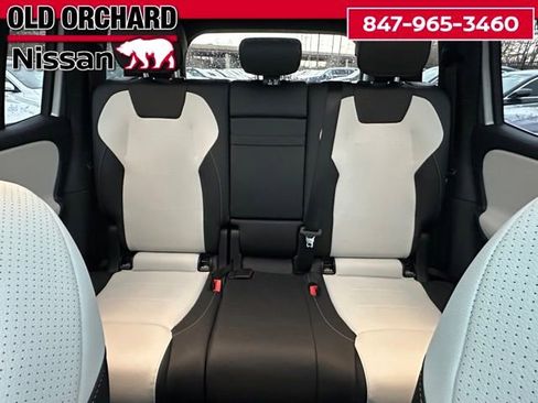 Used 2022 Mercedes-Benz GLB 250 4MATIC image 11