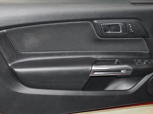 Used 2017 Ford Mustang Coupe image 4