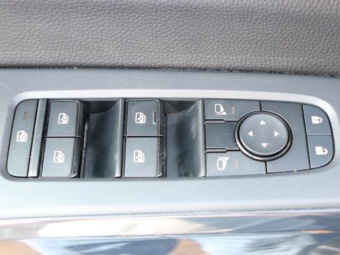 Used 2025 Nissan Pathfinder SV AWD/4WD image 52