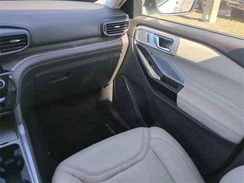 Certified 2023 Ford Explorer Platinum w/ Technology Package image 17