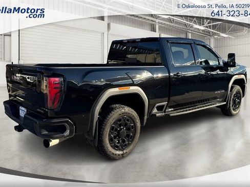 Used 2025 GMC Sierra 2500 AT4 w/ AT4 Premium Plus Package image 3