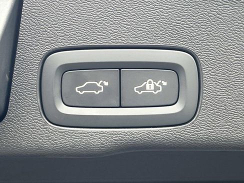 Used 2025 Volvo XC60 T8 Plus w/ Protection Package Premier image 13