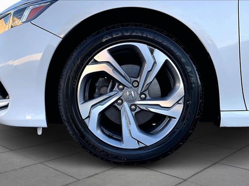 Used 2018 Honda Accord EX image 10