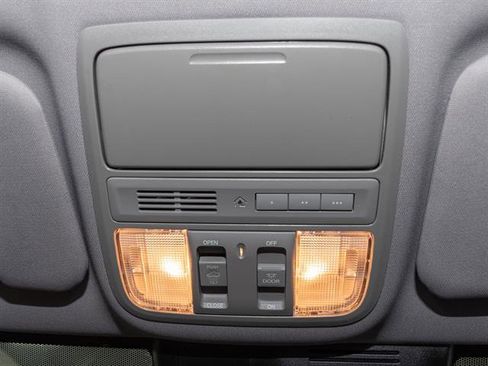 Used 2018 Honda CR-V Touring image 14