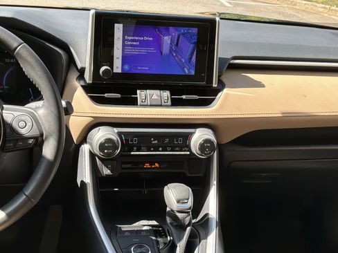 Used 2025 Toyota RAV4 XLE Premium AWD/4WD image 30