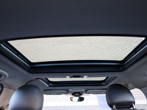 Used 2019 MINI Cooper 4-Door Hardtop image 11