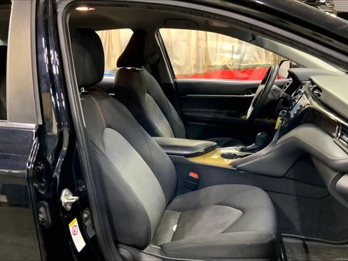 Used 2019 Toyota Camry LE image 8