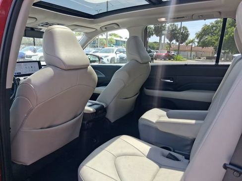 Used 2024 Toyota Grand Highlander AWD image 5