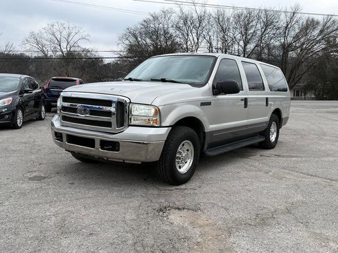 Used 2005 Ford Excursion XLT image 31