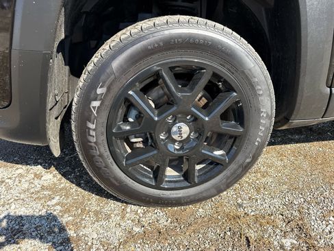 Used 2022 Jeep Renegade Latitude w/ Convenience Group image 3