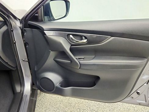 Used 2018 Nissan Rogue SV w/ Premium Package AWD/4WD image 25