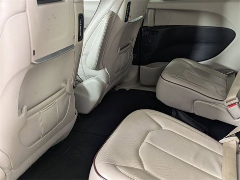 Used 2017 Chrysler Pacifica Limited w/ UConnect Theater Package image 25