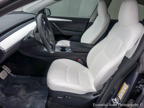 Used 2023 Tesla Model Y Long Range image 11