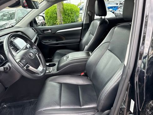 Used 2019 Toyota Highlander XLE AWD/4WD image 15