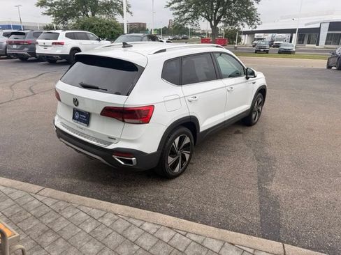 Certified 2024 Volkswagen Taos SE AWD/4WD image 5