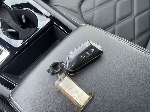 Used 2025 Volkswagen Atlas Cross Sport SE image 21