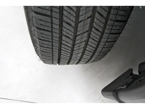 Used 2025 Nissan Rogue S FWD image 28