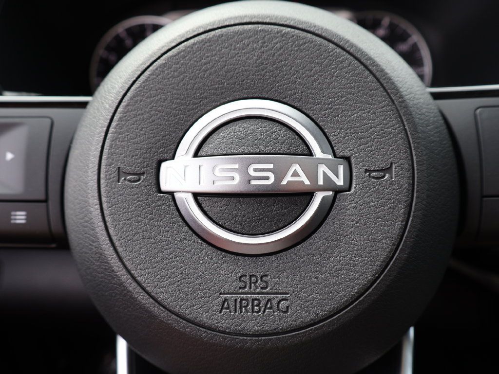 Used 2025 Nissan Pathfinder SL w/ SL Premium Package AWD/4WD image 28