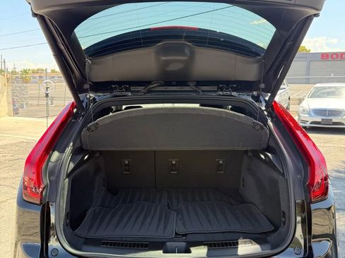 Used 2021 Cadillac XT4 Premium Luxury w/ Cold Weather Package image 19