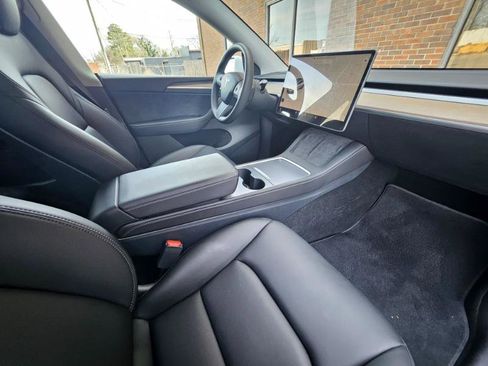 Used 2025 Tesla Model Y Long Range image 54