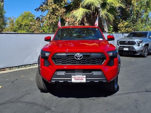 Certified 2025 Toyota Tacoma TRD Off-Road image 2