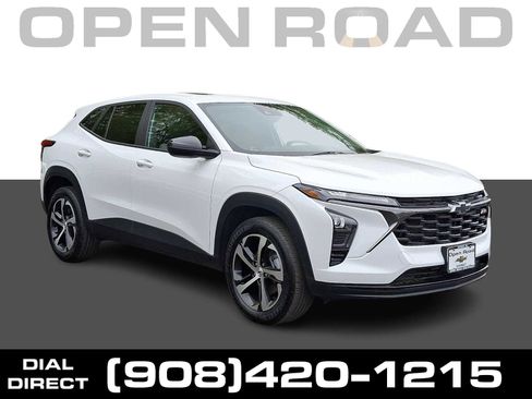 Used 2025 Chevrolet Trax RS w/ Sunroof Package FWD image 1