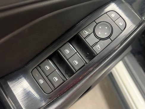 Used 2024 Nissan Rogue S FWD image 12