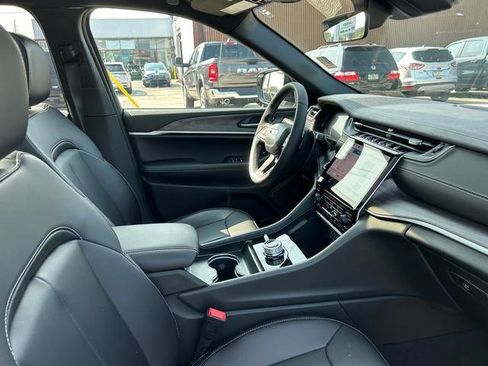 New 2025 Jeep Grand Cherokee Limited w/ Trailer Tow Package image 31