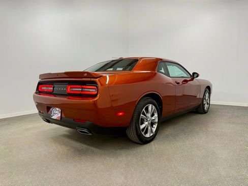 Used 2022 Dodge Challenger SXT image 8