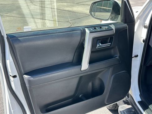 Used 2020 Toyota 4Runner SR5 AWD/4WD image 18