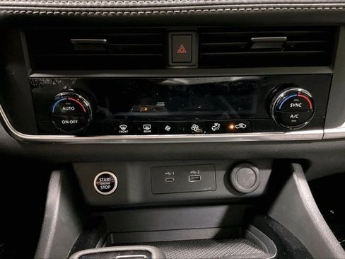 Used 2023 Nissan Rogue SV FWD image 32