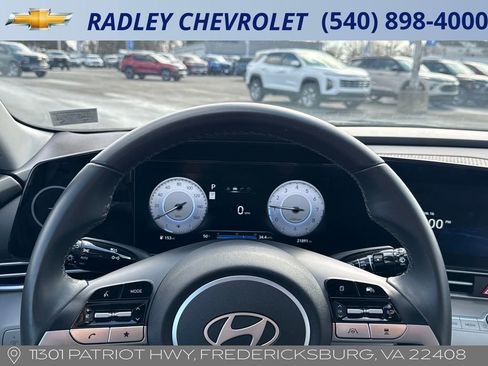 Used 2025 Hyundai Elantra Limited image 6