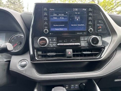 Used 2022 Toyota Highlander LE AWD/4WD image 14