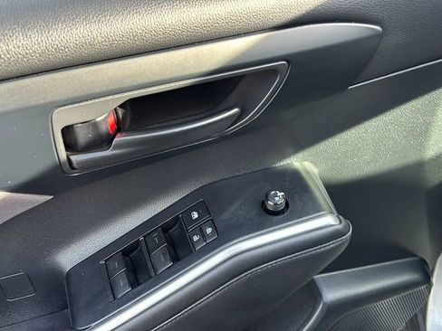 Used 2020 Toyota Highlander LE image 14