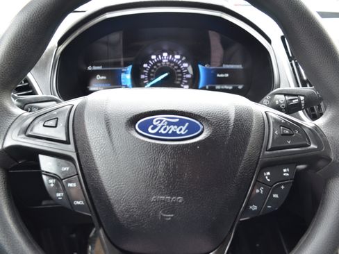 Used 2022 Ford Edge SE image 8