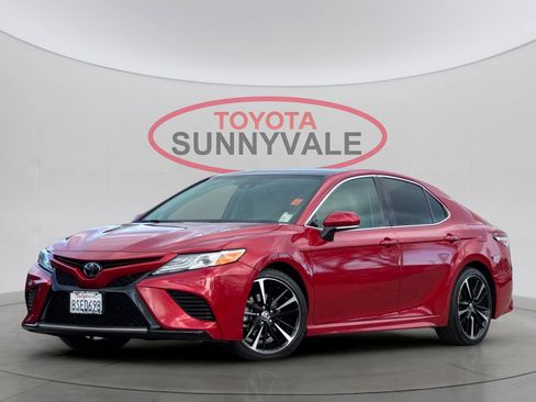 Used 2020 Toyota Camry XSE image 2