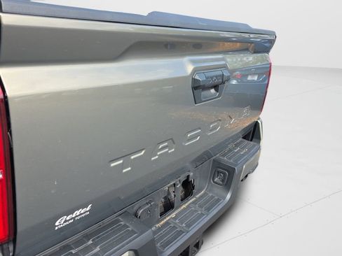 Used 2025 Toyota Tacoma TRD Sport image 12