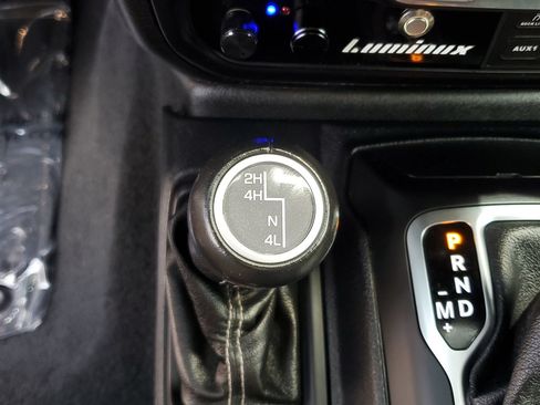 Used 2020 Jeep Gladiator Overland AWD/4WD image 23